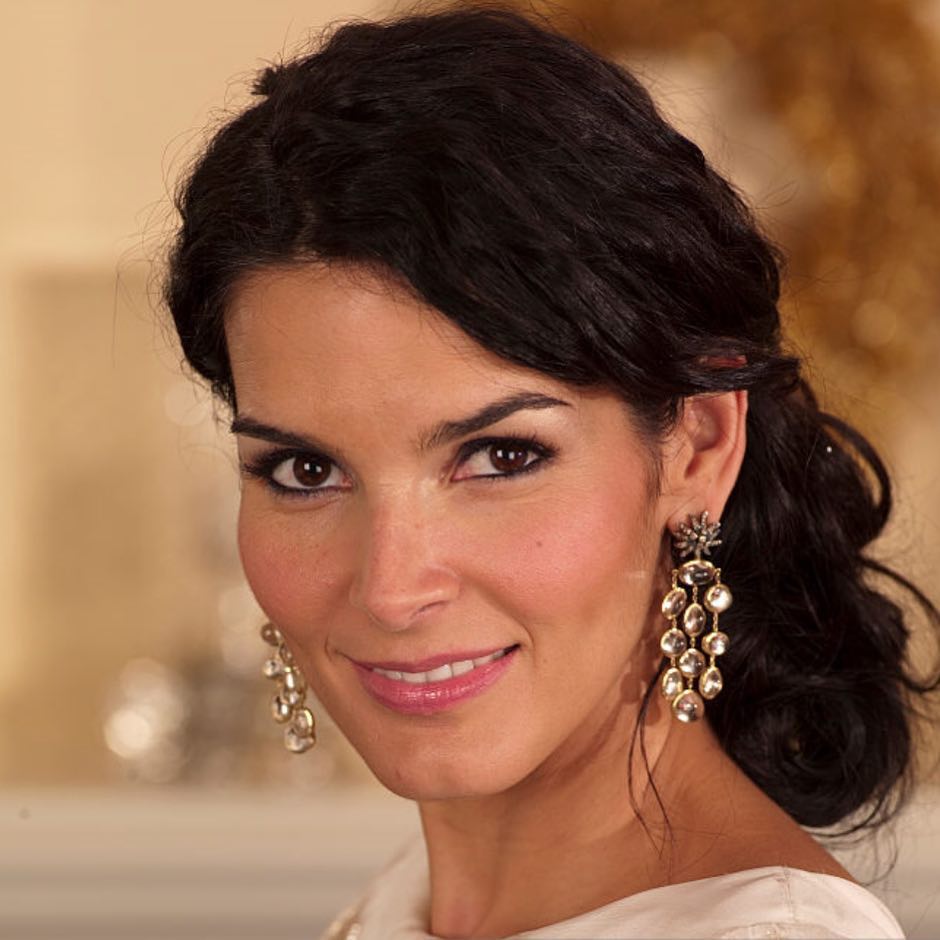 Angie_Harmon